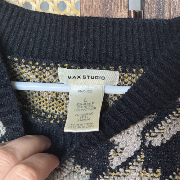 Tan and Black Max Studio Chunky Cropped Houndstooth Sweater (L) - Picture 3 of 4